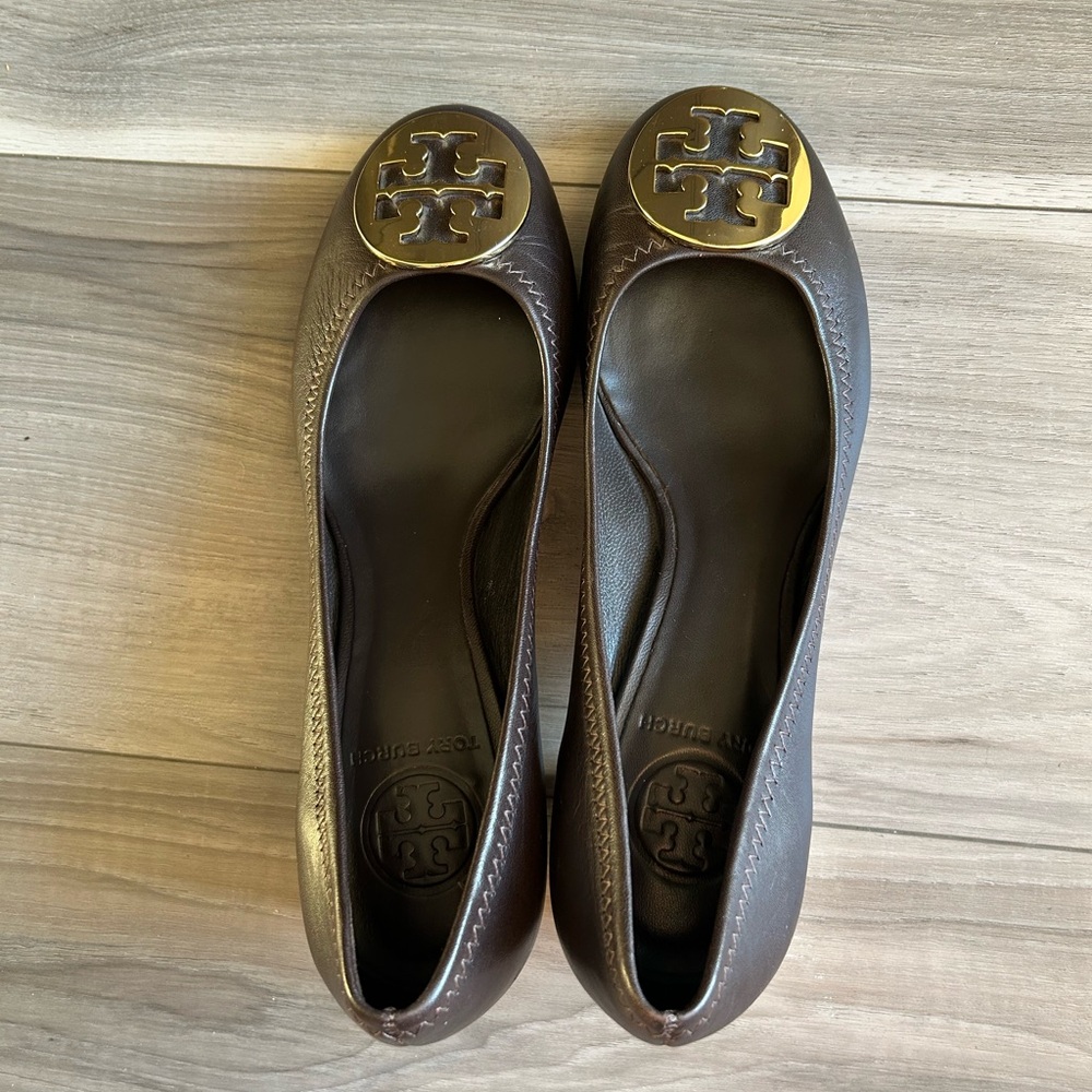 Tory Burch Chocolate Leather Heels with Gold Emblem Size 6.5